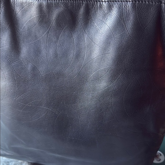 CHANEL Black Lambskin Leather Tote with Luxury Design - Picture 4 of 15